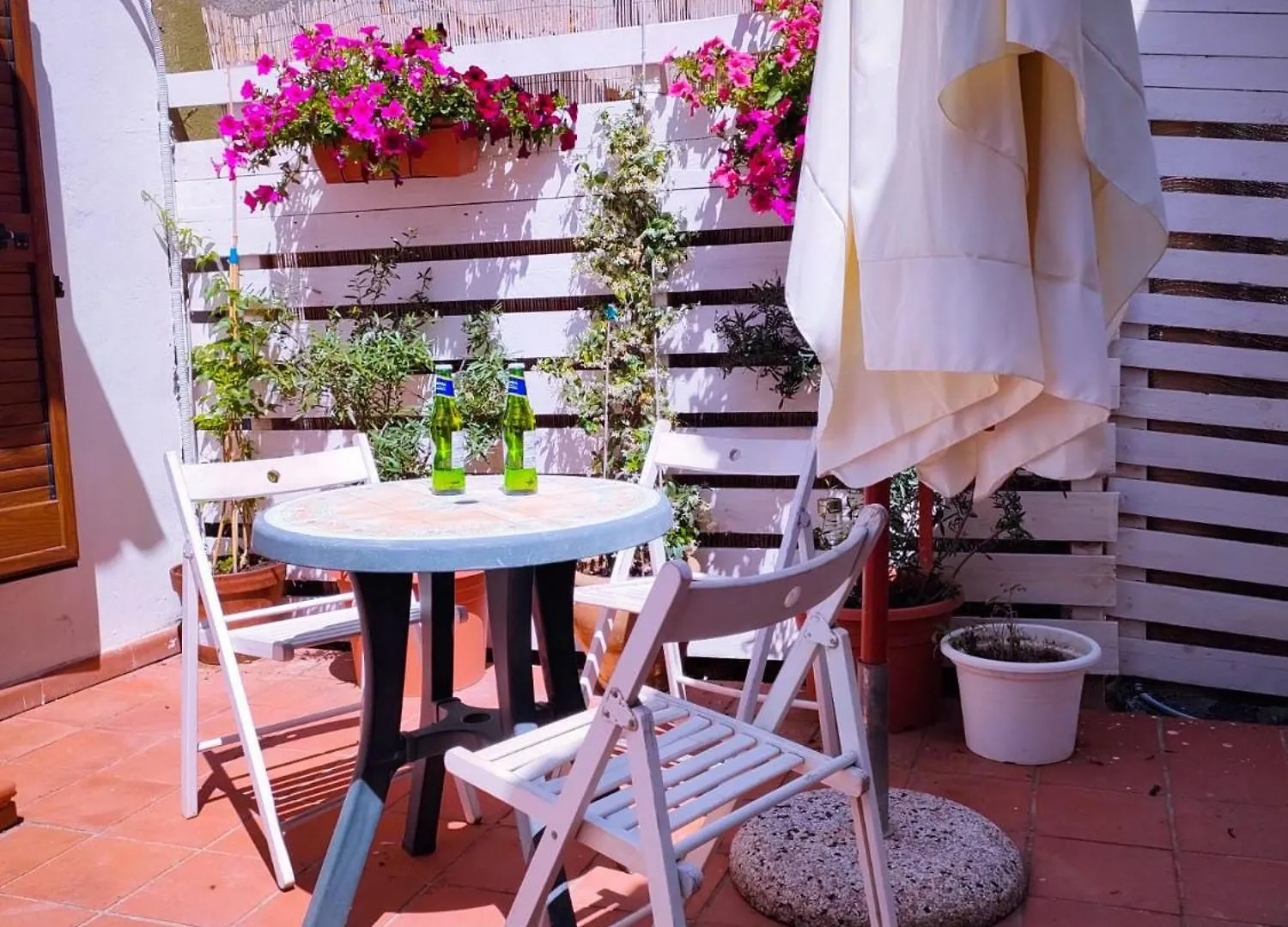 Villa Nel Cortile Della Casa Di Carta, Due Singole Unita Torpè Italia